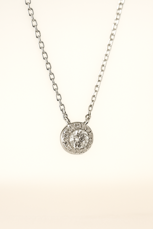 Collar solitario con diamante mini en cadena fina de oro