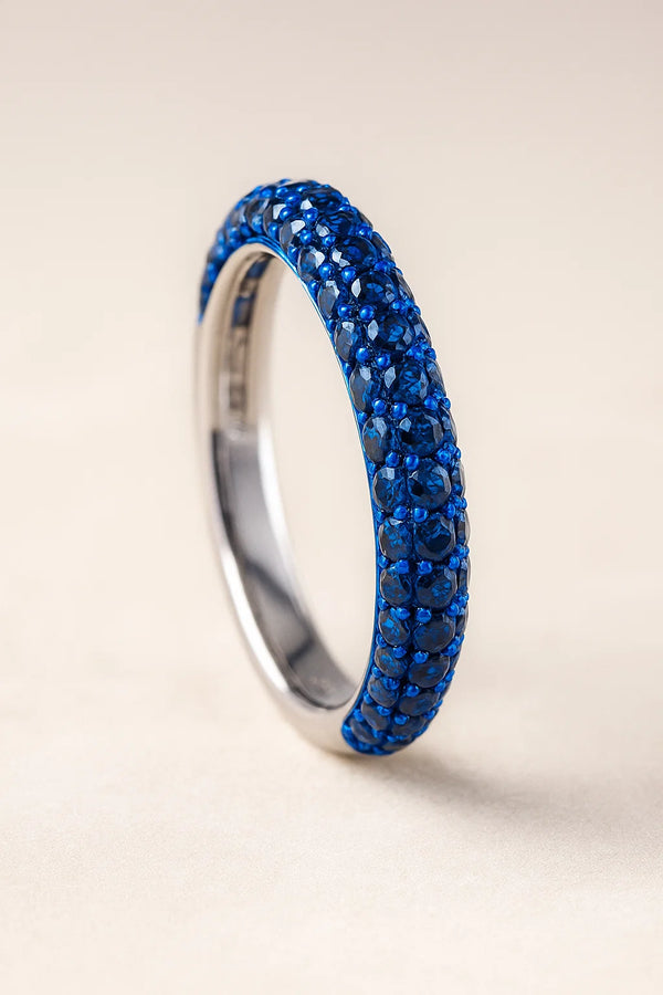 Anillo de media eternidad con zafiros en oro