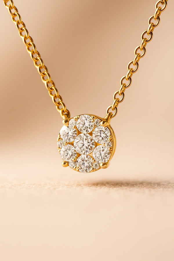 Collar solitario con diamante de 0.75 quilates en oro