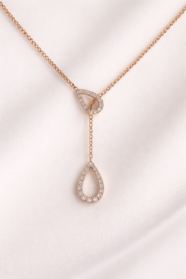 Collar solitario con diamante baguette en oro