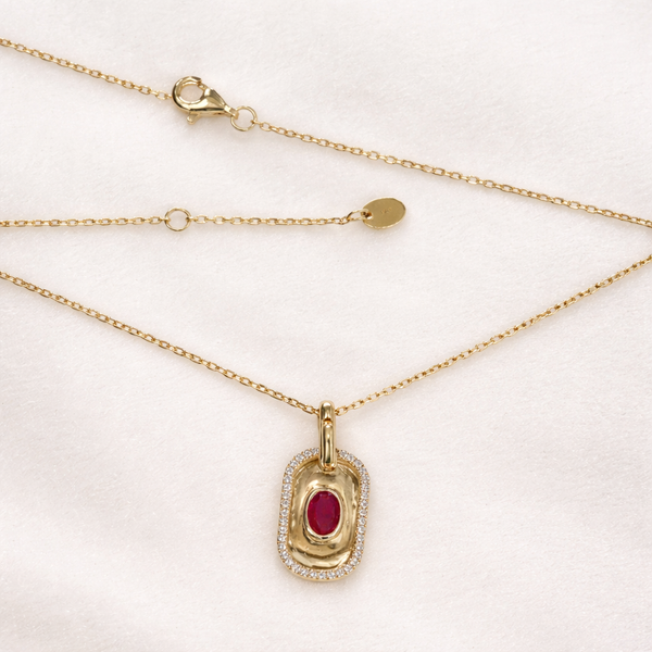 Collar solitario con rubí en cadena de oro