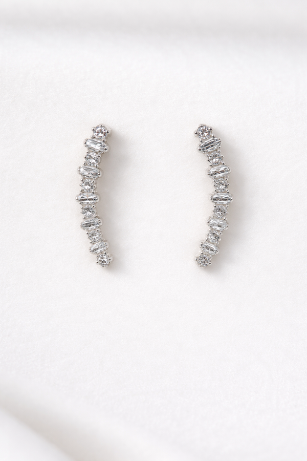 Aretes colgantes con diamantes en línea en oro