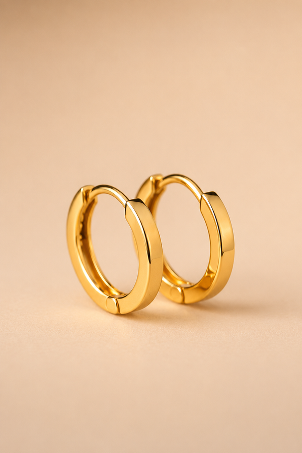 Arracadas huggie mini lisas en oro