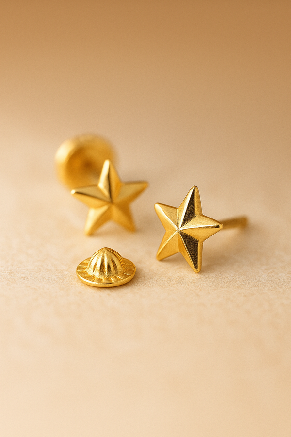 Broqueles de estrella en oro 18k con acabado de corte diamantado