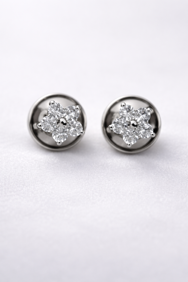Aretes de flor de diamantes en oro blanco