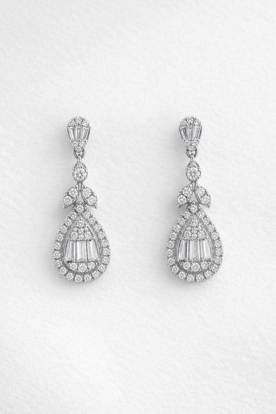 Aretes Colgantes de Diamante Pera