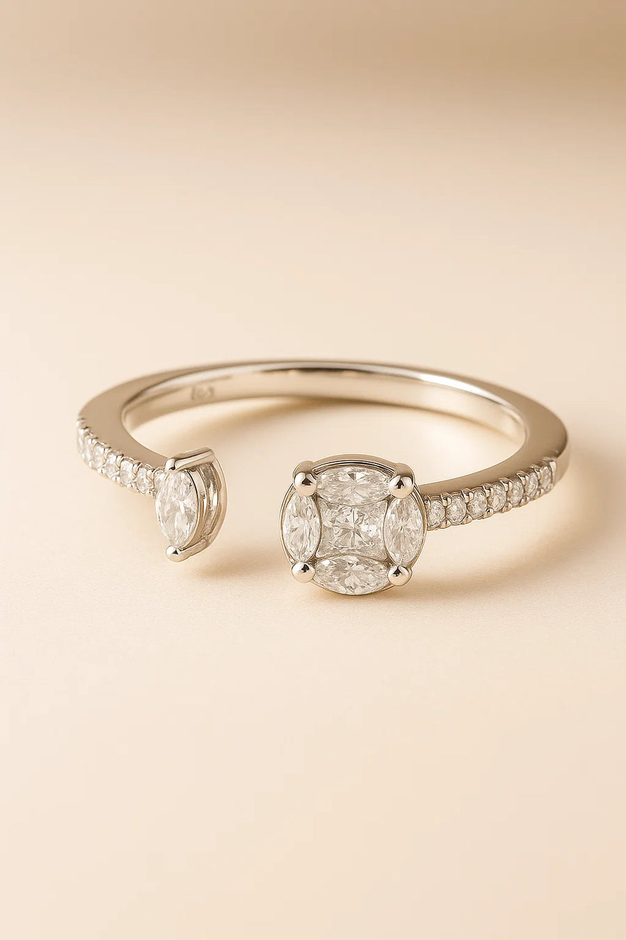 Anillo toi et moi con diamante redondo y marquesa en oro