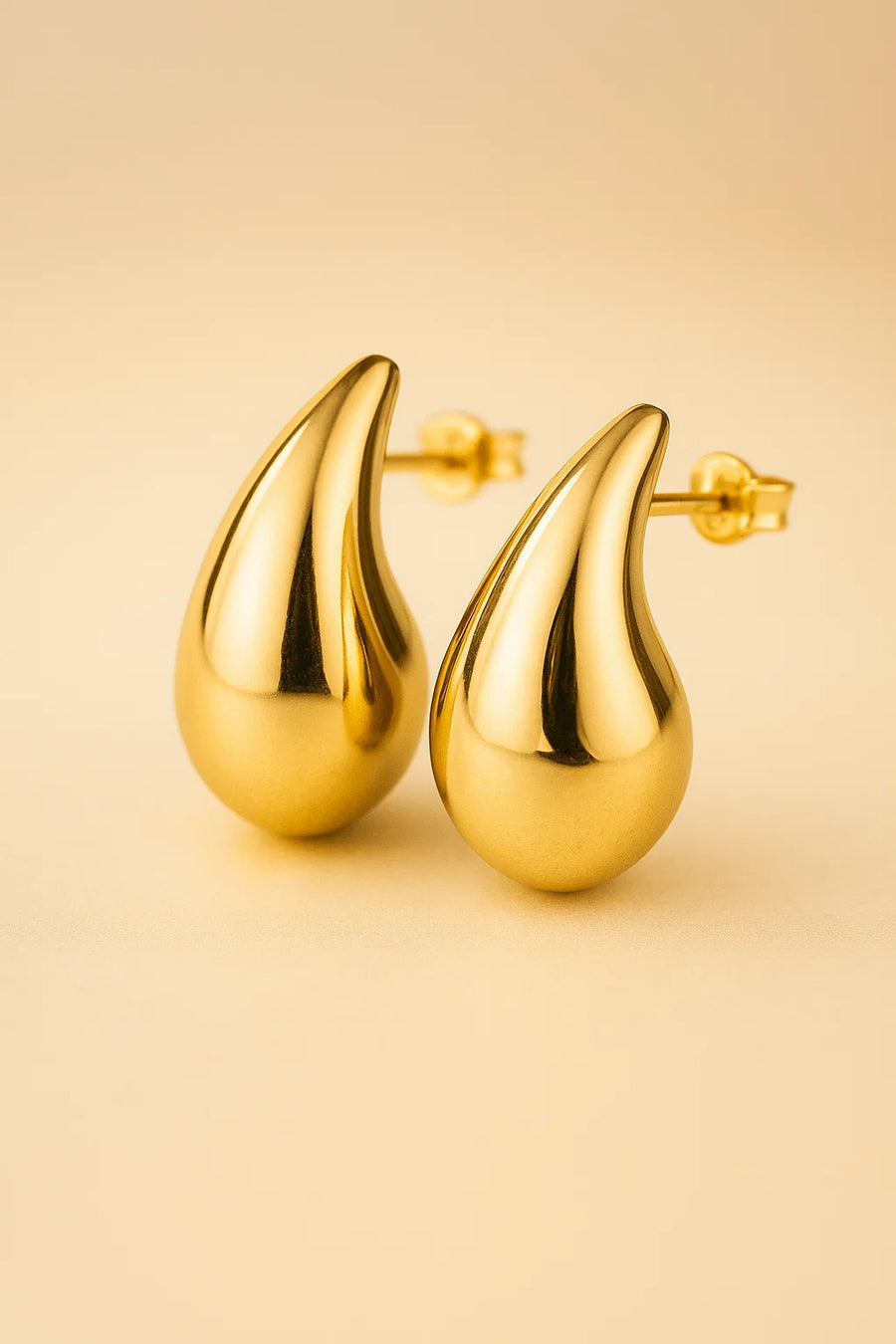 Aretes de gota en oro 18k pulido a espejo, sin piedra