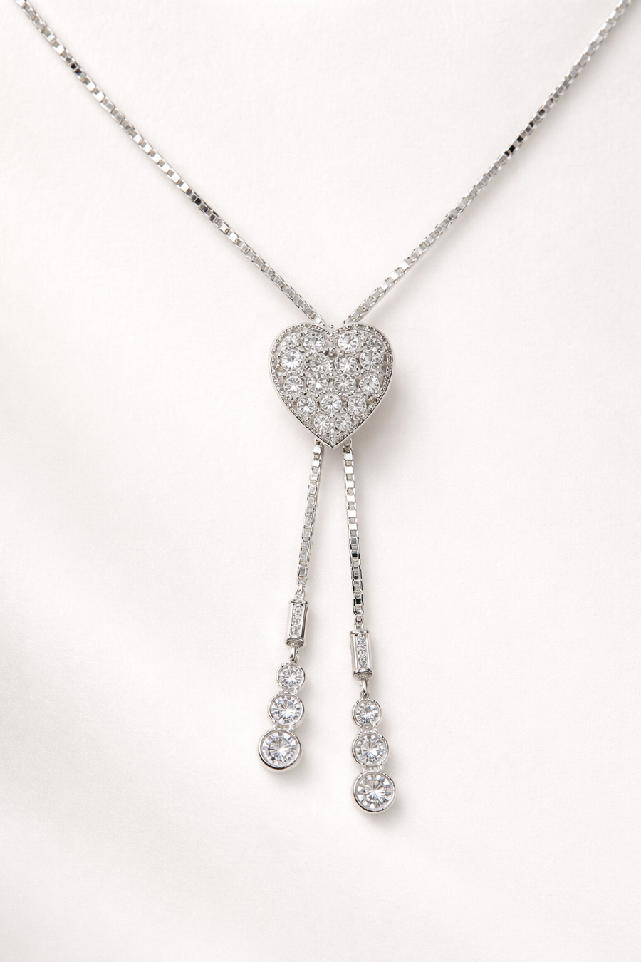Collar de diamantes en línea suave en oro