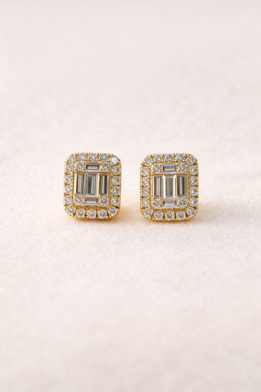 Aretes de corona con diamantes en oro