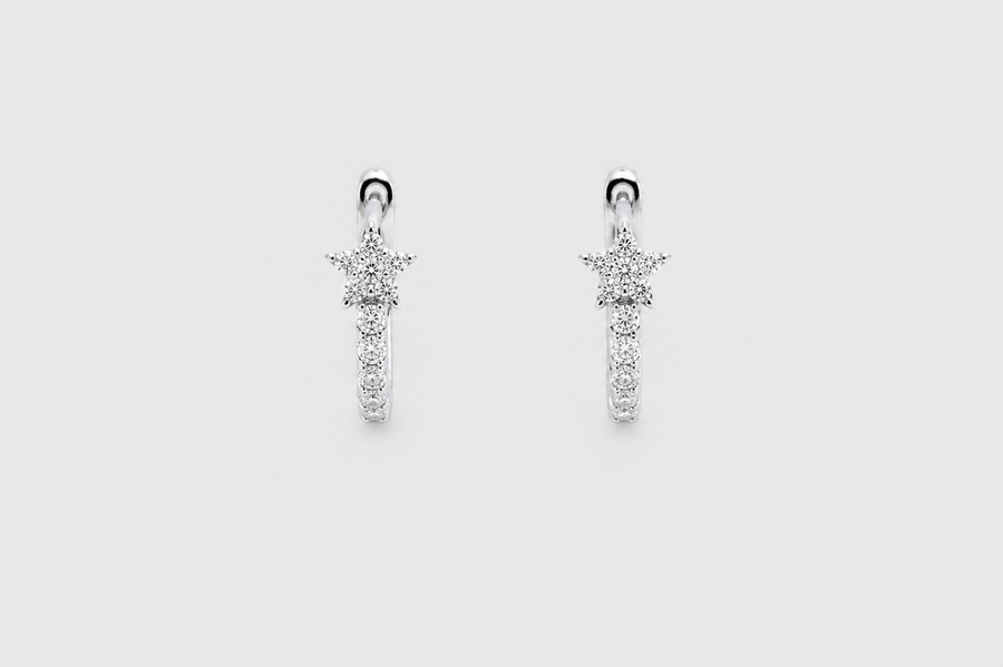 Arracadas huggie con estrella de diamantes en oro