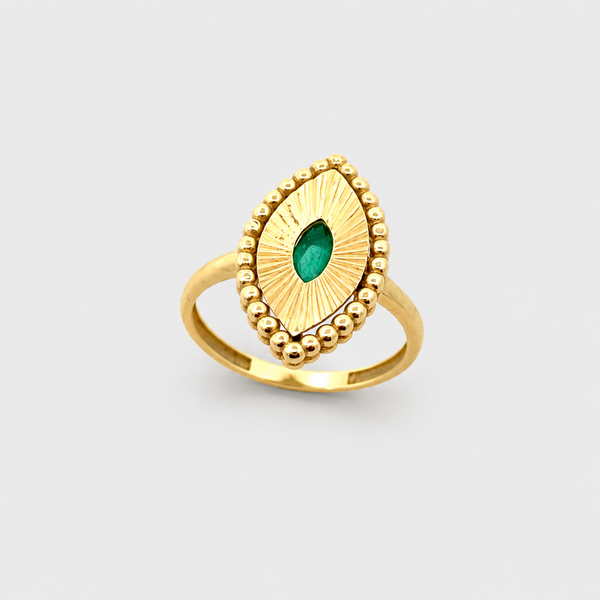Anillo con forma de ojo y esmeralda de corte marquesa en oro