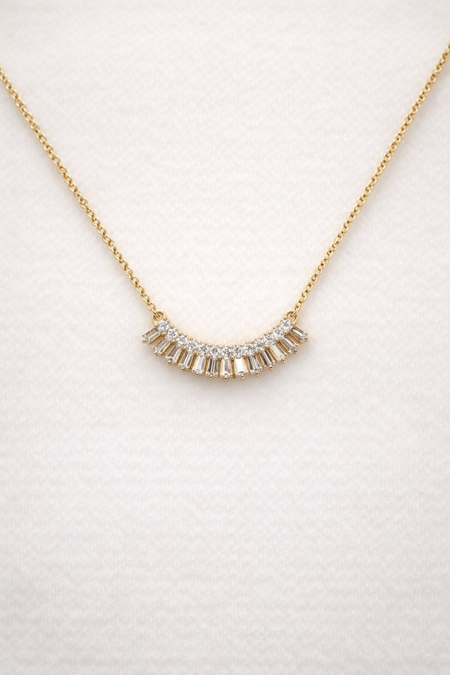 Collar de diamantes en secuencia en oro