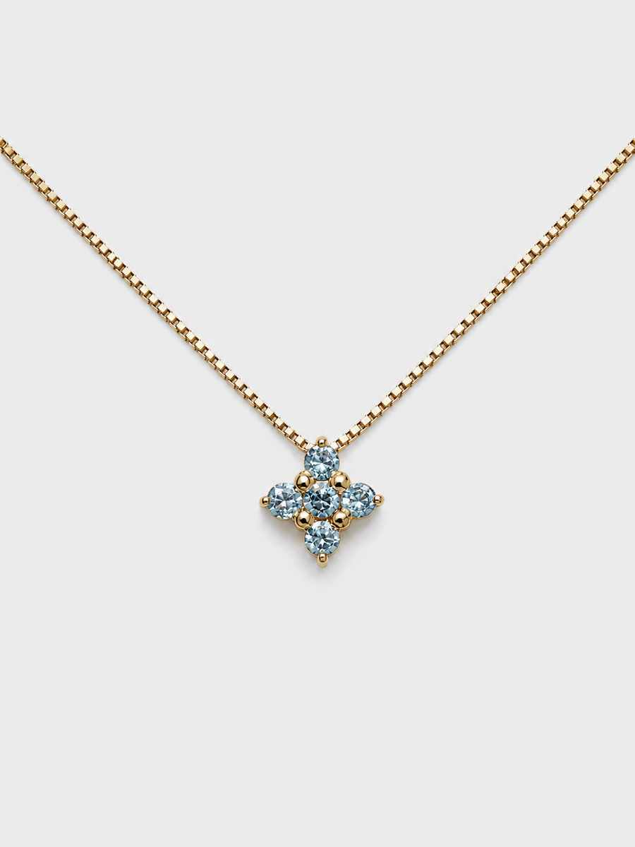 Collar con dije de flor de diamantes en oro