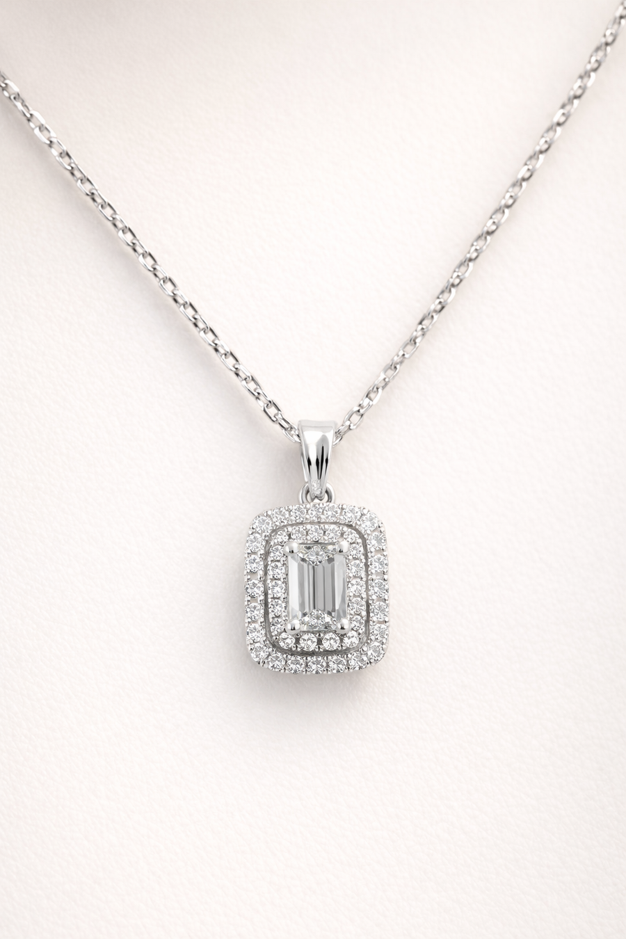 Collar imperial de corona con diamantes en oro
