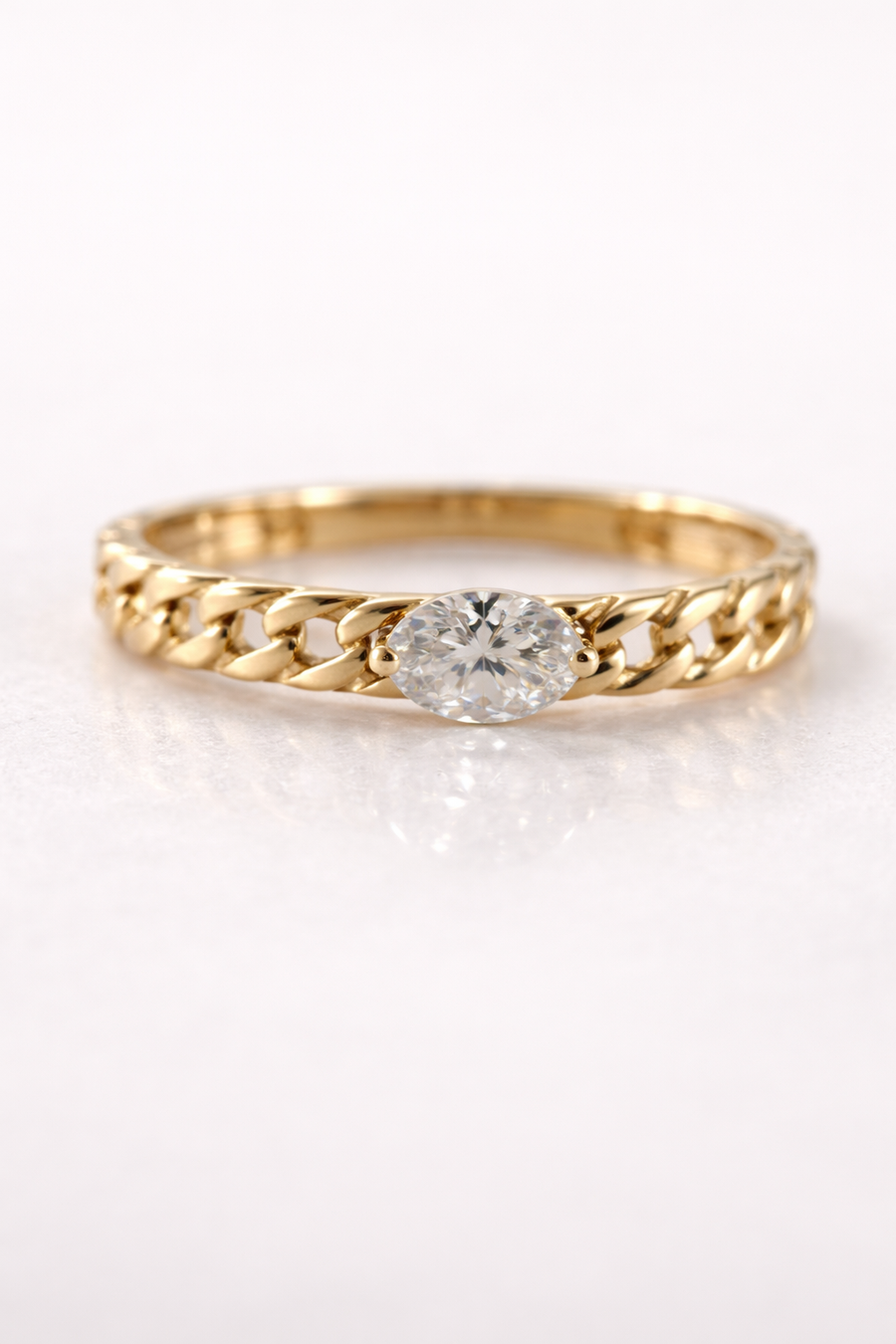 Anillo de eslabón cubano con diamante marquesa en oro